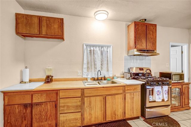 2118 Hickory Street, Santa Ana, CA 92707