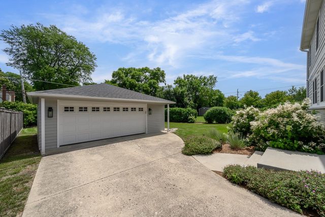 5435 Central Avenue, Western Springs, IL 60558