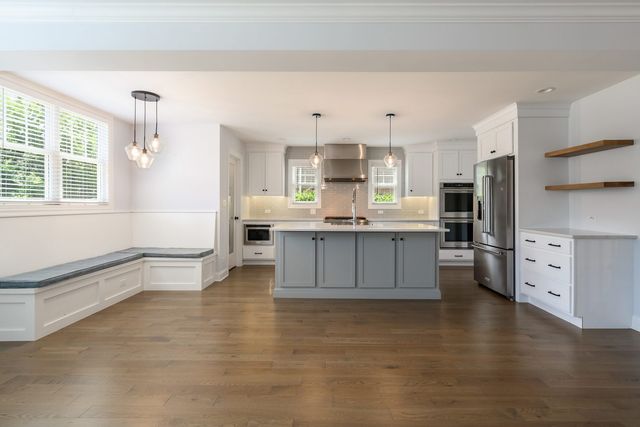 5435 Central Avenue, Western Springs, IL 60558