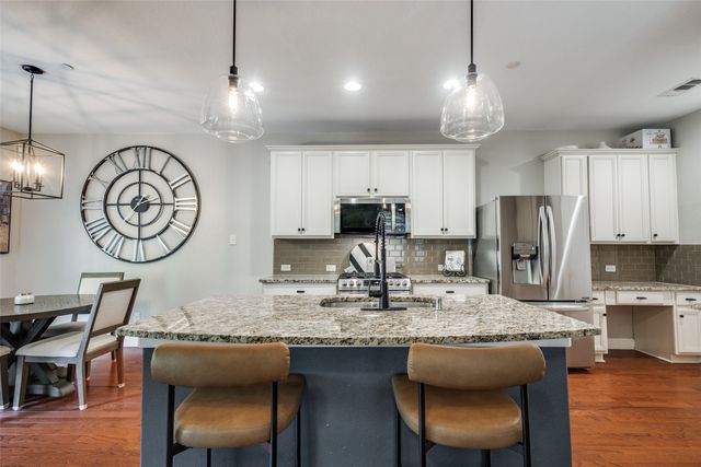 1011 Brook Hollow Drive, Euless, TX 76039