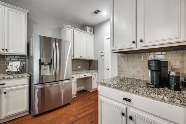 1011 Brook Hollow Drive, Euless, TX 76039
