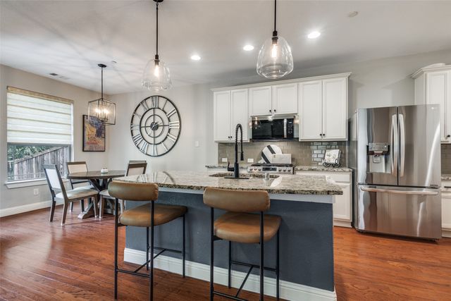 1011 Brook Hollow Drive, Euless, TX 76039