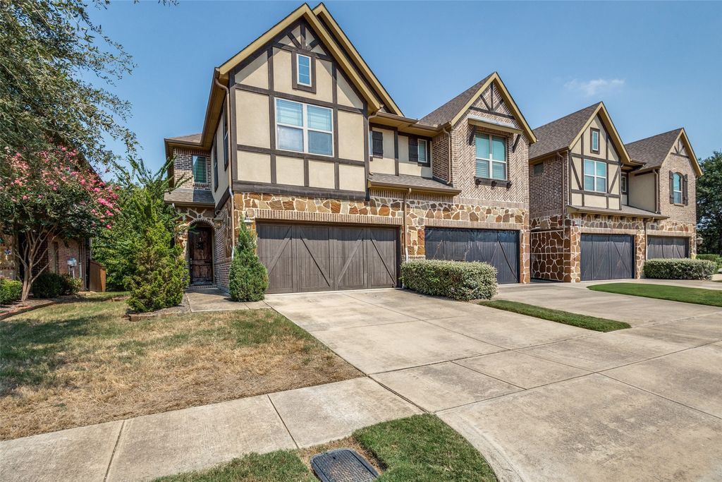1011 Brook Hollow Drive, Euless, TX 76039