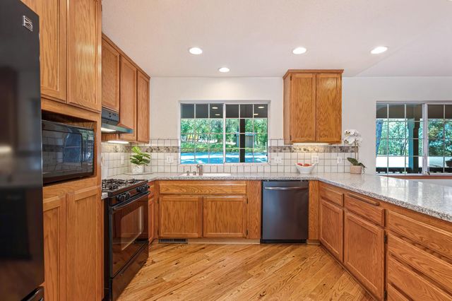 25990 Ridgeview Ct, Colfax, CA 95713