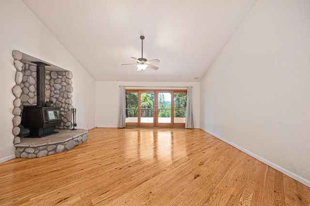 25990 Ridgeview Ct, Colfax, CA 95713