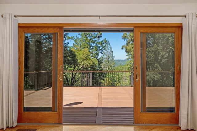 25990 Ridgeview Ct, Colfax, CA 95713