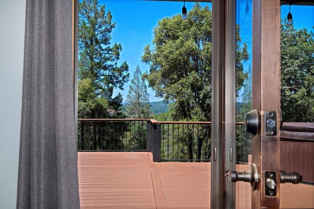 25990 Ridgeview Ct, Colfax, CA 95713