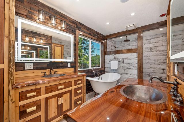 25990 Ridgeview Ct, Colfax, CA 95713