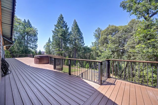 25990 Ridgeview Ct, Colfax, CA 95713