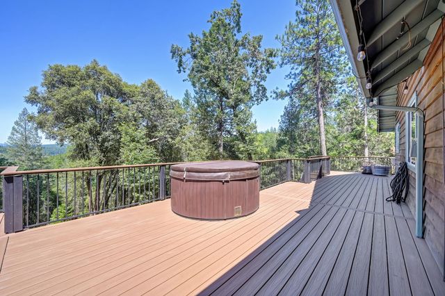 25990 Ridgeview Ct, Colfax, CA 95713
