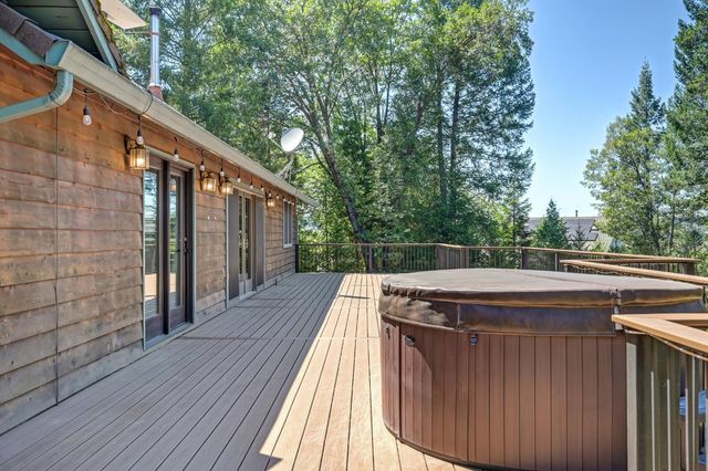25990 Ridgeview Ct, Colfax, CA 95713