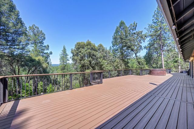 25990 Ridgeview Ct, Colfax, CA 95713
