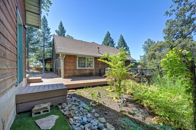 25990 Ridgeview Ct, Colfax, CA 95713
