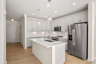 2 Stratton Dr 102, Woburn, MA 01801