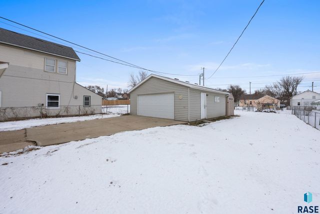 1425 E 5th St Street, Sioux Falls, SD 57103