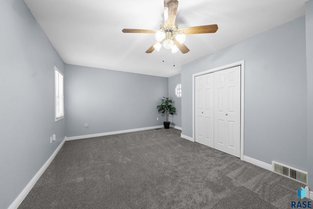 1425 E 5th St Street, Sioux Falls, SD 57103