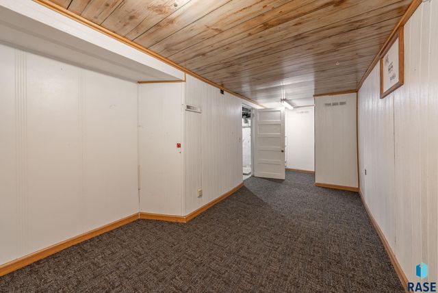 1425 E 5th St Street, Sioux Falls, SD 57103