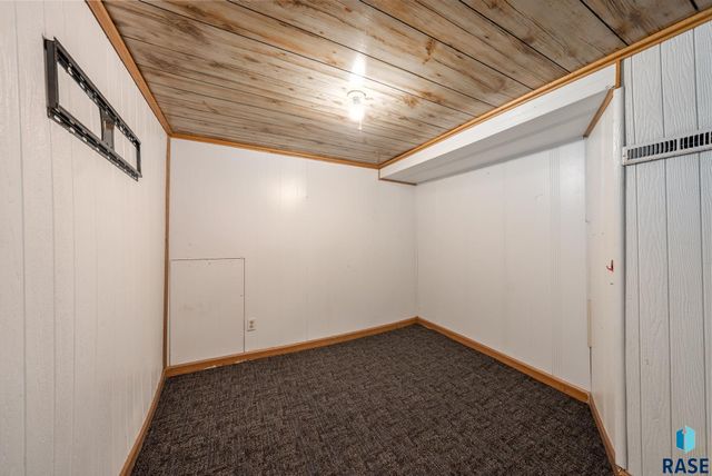 1425 E 5th St Street, Sioux Falls, SD 57103