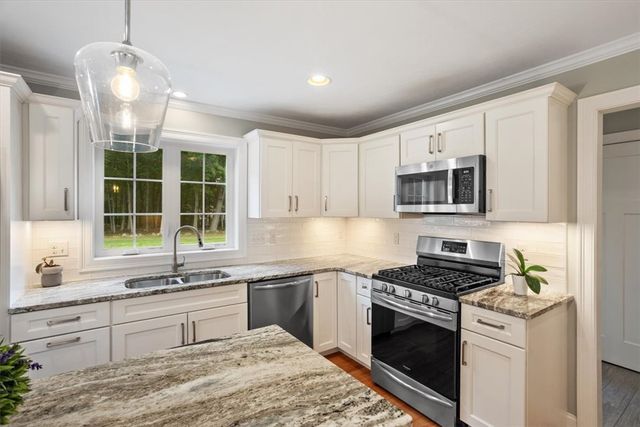 42 East Lantern Road, Lincoln, RI 02865