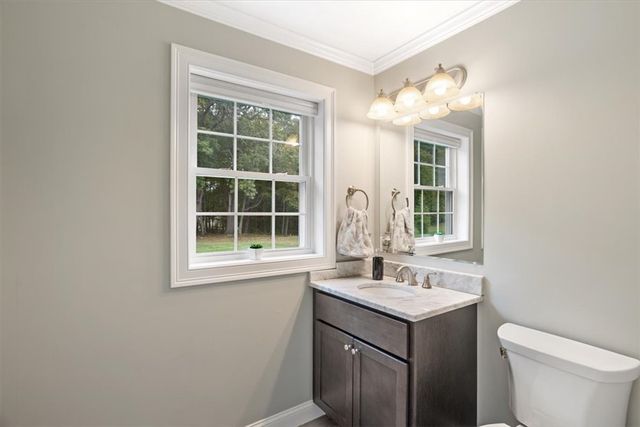 42 East Lantern Road, Lincoln, RI 02865