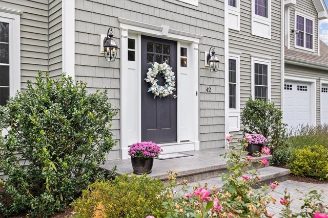 42 East Lantern Road, Lincoln, RI 02865