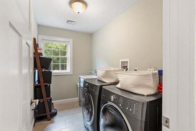 42 East Lantern Road, Lincoln, RI 02865