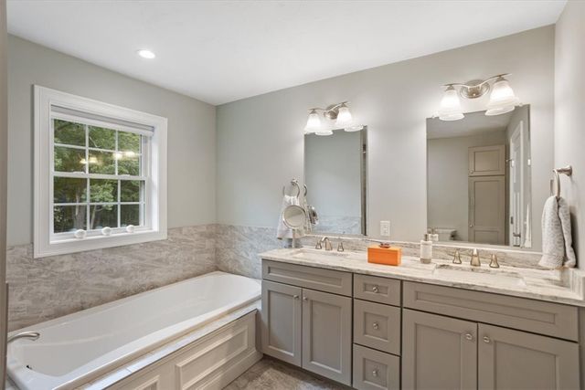 42 East Lantern Road, Lincoln, RI 02865