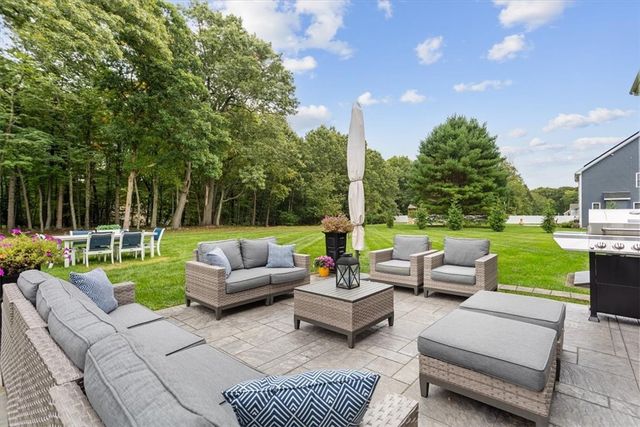 42 East Lantern Road, Lincoln, RI 02865