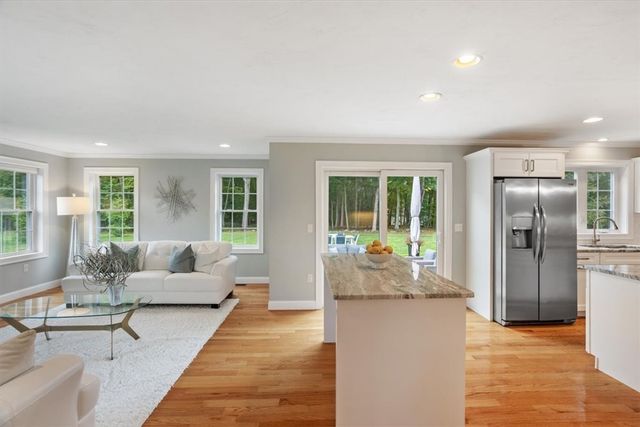 42 East Lantern Road, Lincoln, RI 02865