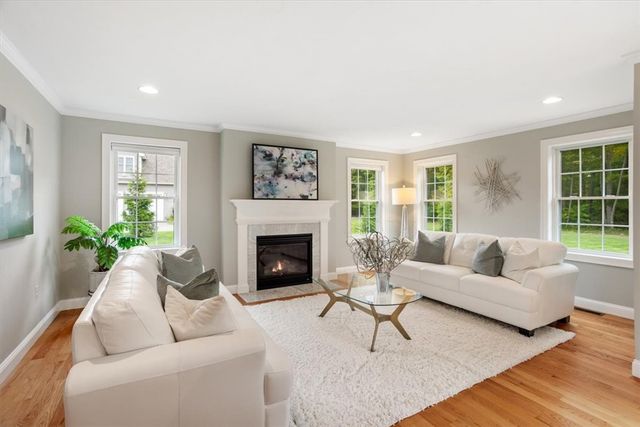 42 East Lantern Road, Lincoln, RI 02865