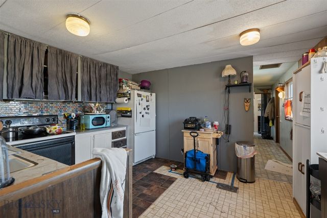 23 Holdsworth Road, Whitehall, MT 59759