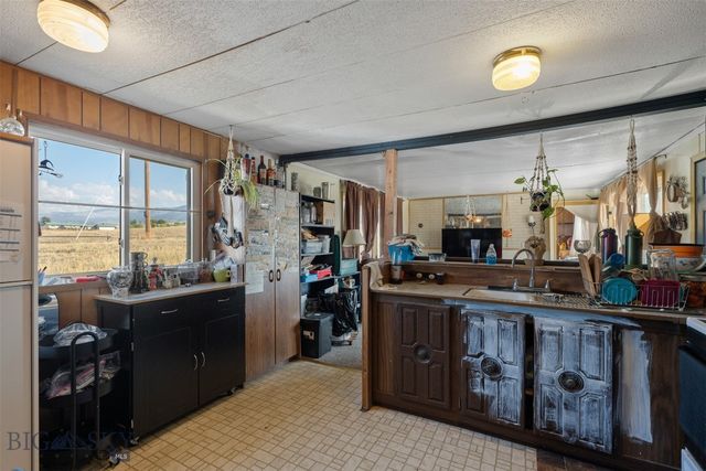 23 Holdsworth Road, Whitehall, MT 59759