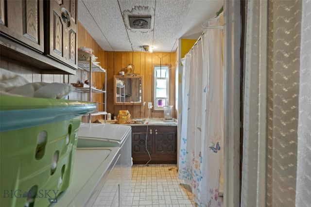 23 Holdsworth Road, Whitehall, MT 59759