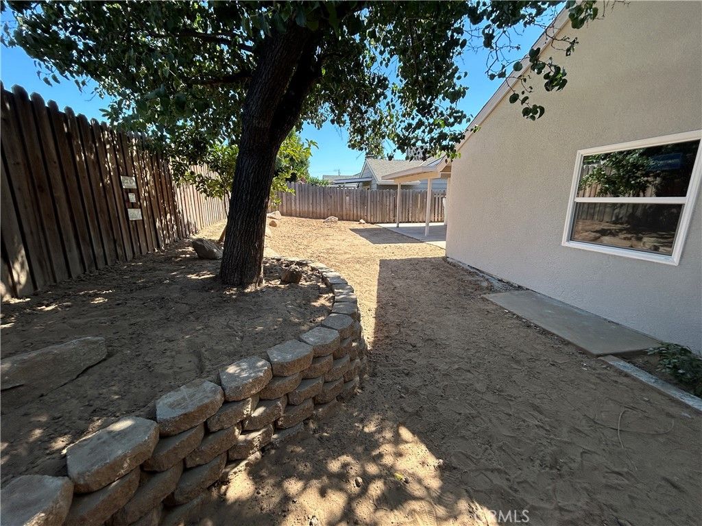Image 31 of property listing at 8082 N Sherman, Fresno, CA 93720