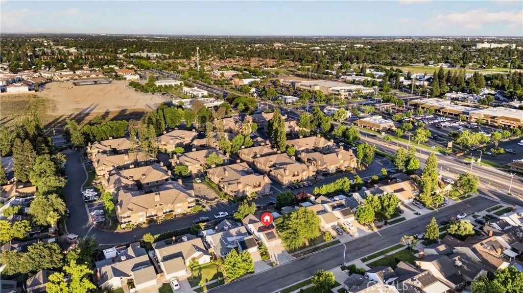 Image 33 of property listing at 8082 N Sherman, Fresno, CA 93720