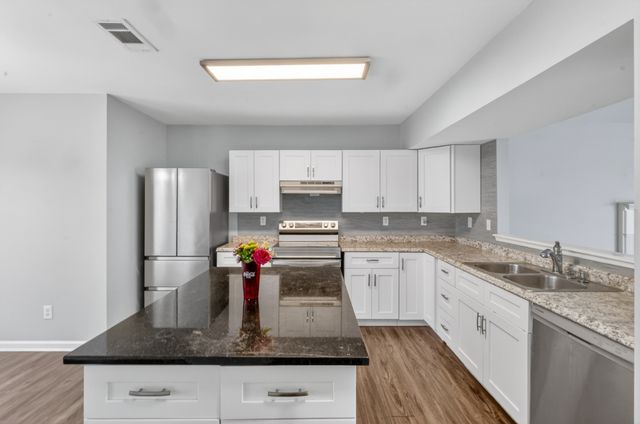 1211 Waggoner Dr, Nashville, TN 37214