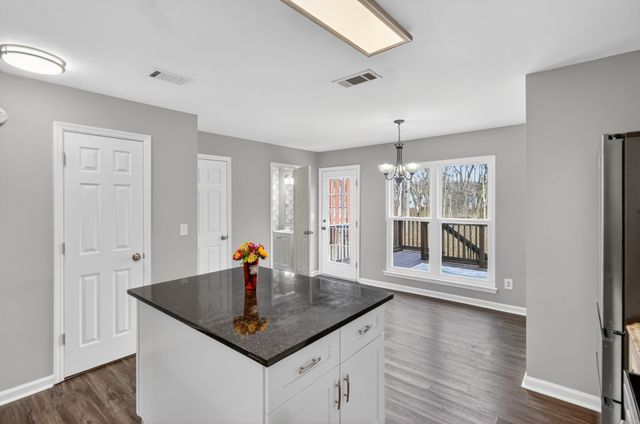 1211 Waggoner Dr, Nashville, TN 37214