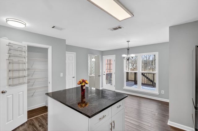 1211 Waggoner Dr, Nashville, TN 37214