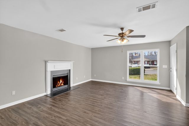 1211 Waggoner Dr, Nashville, TN 37214