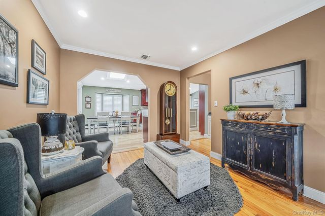 835 Pease Lane, West Islip, NY 11795