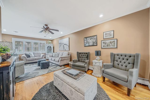835 Pease Lane, West Islip, NY 11795