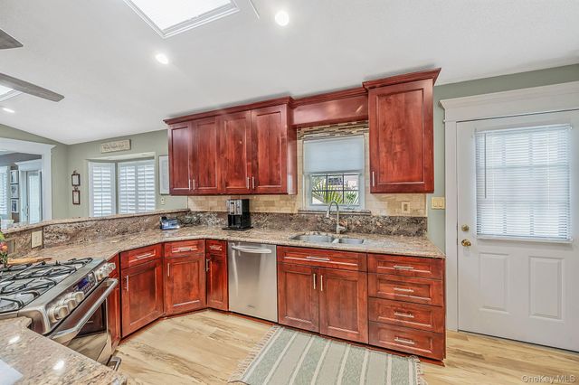 835 Pease Lane, West Islip, NY 11795
