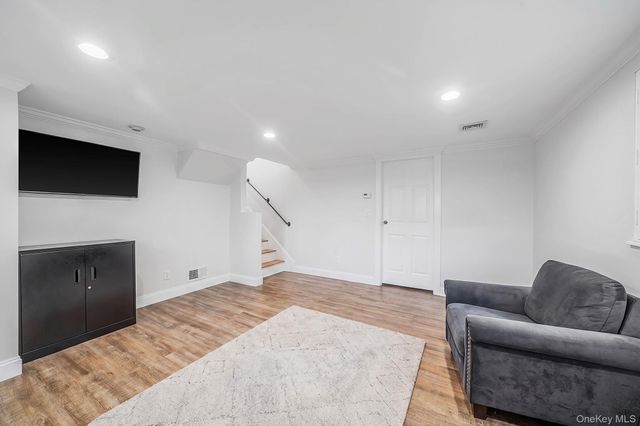 835 Pease Lane, West Islip, NY 11795