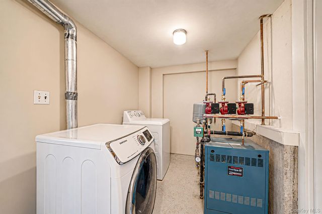 835 Pease Lane, West Islip, NY 11795
