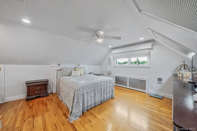 835 Pease Lane, West Islip, NY 11795