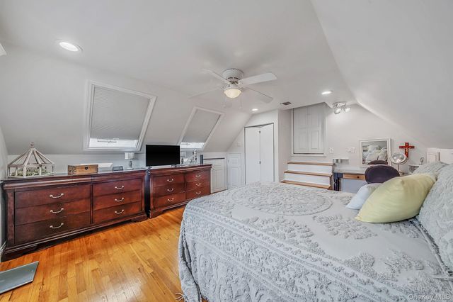 835 Pease Lane, West Islip, NY 11795
