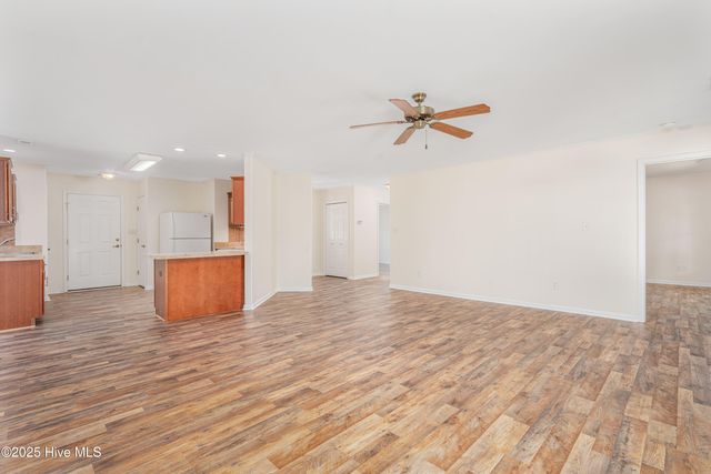 702 Hummingbird S, Swansboro, NC 28584