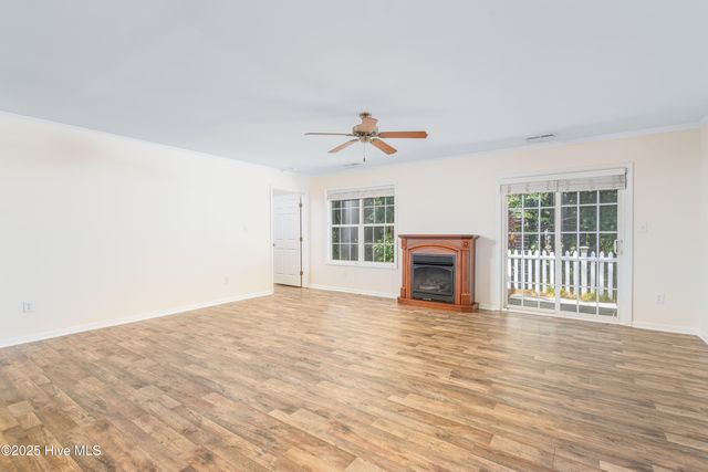 702 Hummingbird S, Swansboro, NC 28584