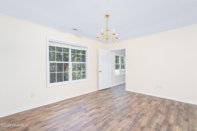 702 Hummingbird S, Swansboro, NC 28584
