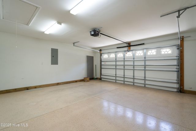 702 Hummingbird S, Swansboro, NC 28584